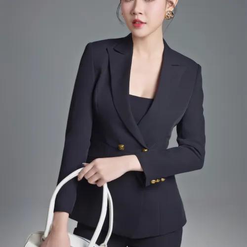 BLACK SUITS FOR WOMAN
